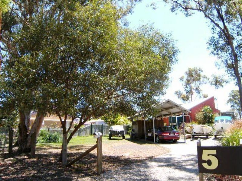 5 Wake Street, Macleay Island QLD 4184