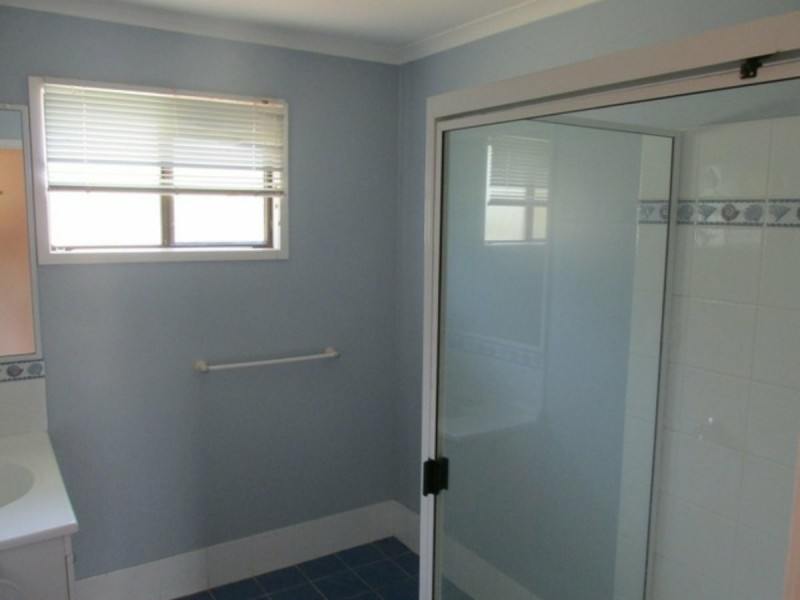 10 Hamilton Parade, Macleay Island QLD 4184