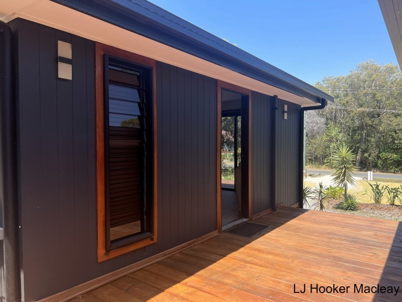 9 Benowa Street, Macleay Island QLD 4184