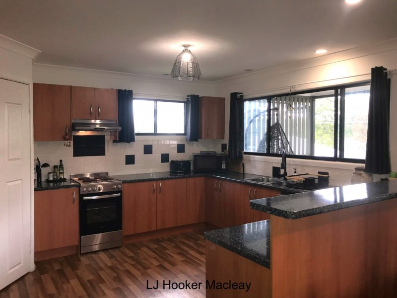 10 Curlew Street, Macleay Island QLD 4184