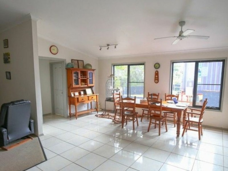 18 Waterside Drive, Macleay Island QLD 4184