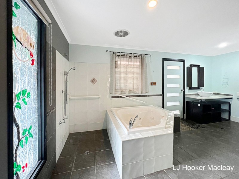 6 Blue Waters Crescent, Macleay Island QLD 4184