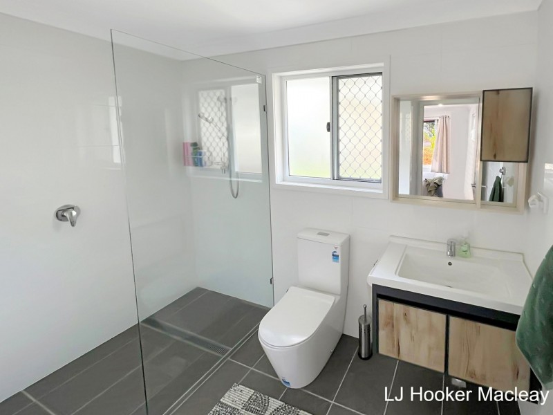 11 Warama Street, Macleay Island QLD 4184