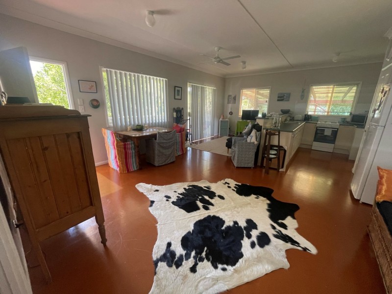 28 Francis Road, Macleay Island QLD 4184