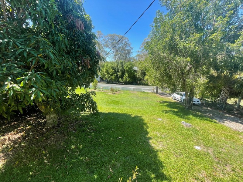 28 Francis Road, Macleay Island QLD 4184