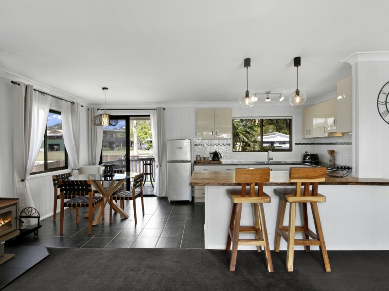 18 Kim Crescent, Macleay Island QLD 4184