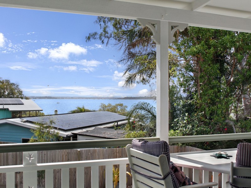 18 Kim Crescent, Macleay Island QLD 4184