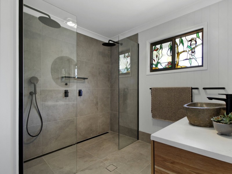 18 Kim Crescent, Macleay Island QLD 4184