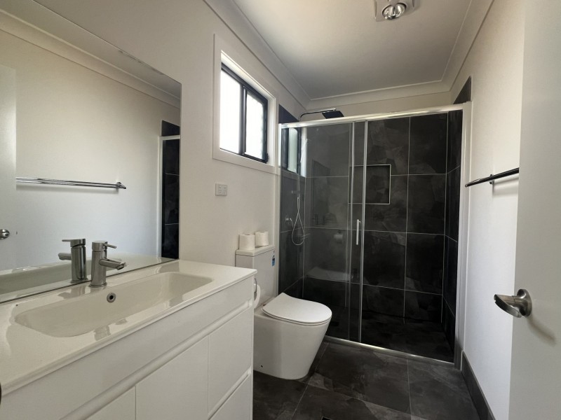 6 Heath St, Macleay Island QLD 4184