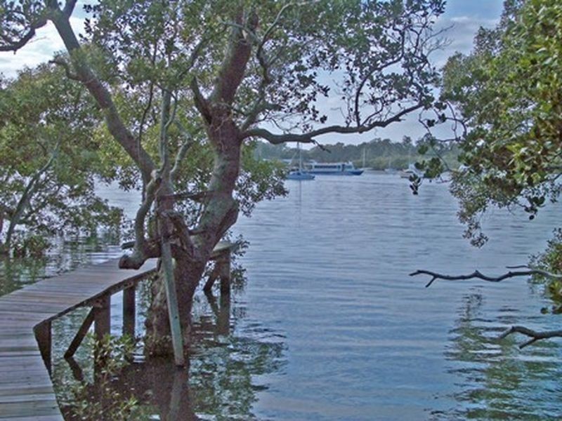 6 Cowes Street, Macleay Island QLD 4184