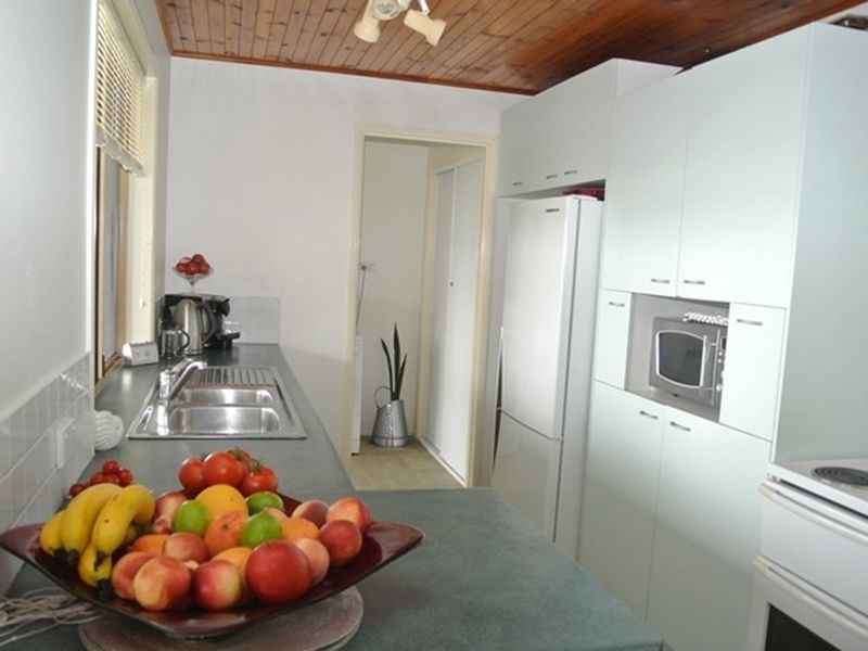 6 Cowes Street, Macleay Island QLD 4184