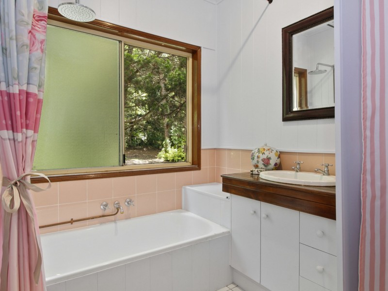 5-9 Weeroona Ave, Macleay Island QLD 4184