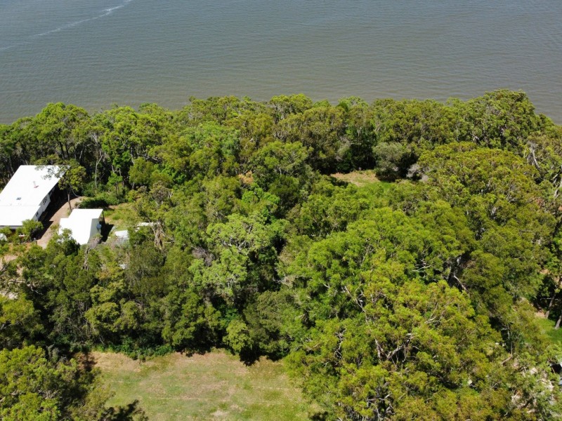 4 Cliff Terrace, Macleay Island QLD 4184