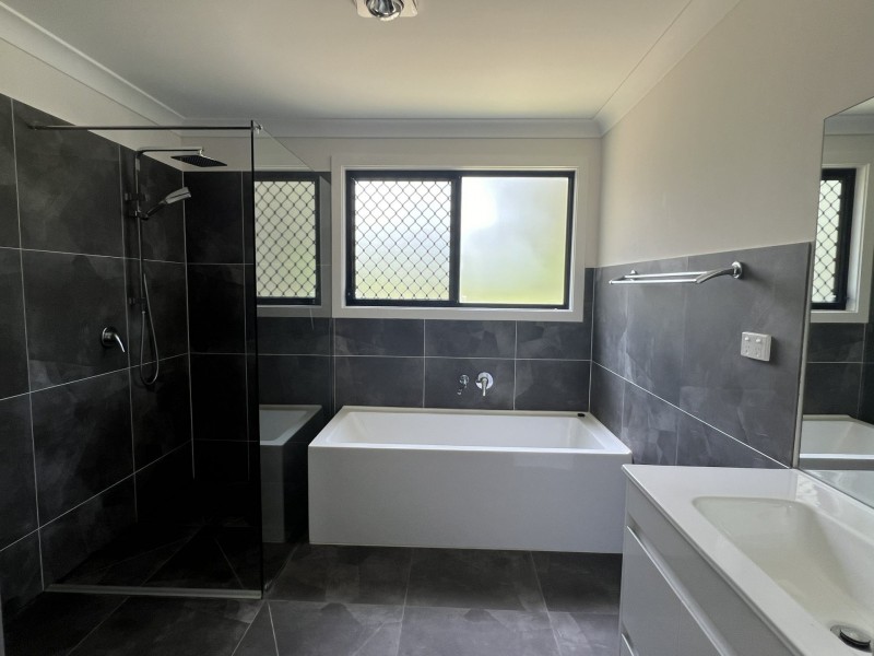 6 Heath Street, Macleay Island QLD 4184