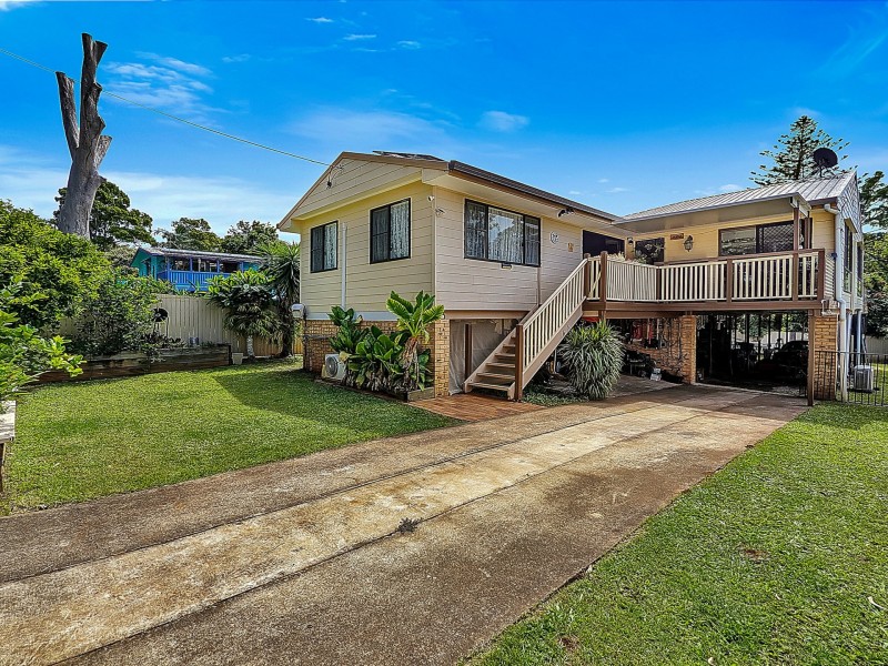 130-132 LUCAS dr, Lamb Island QLD 4184