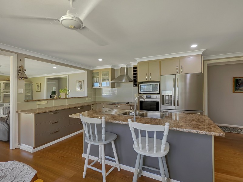 130-132 LUCAS dr, Lamb Island QLD 4184