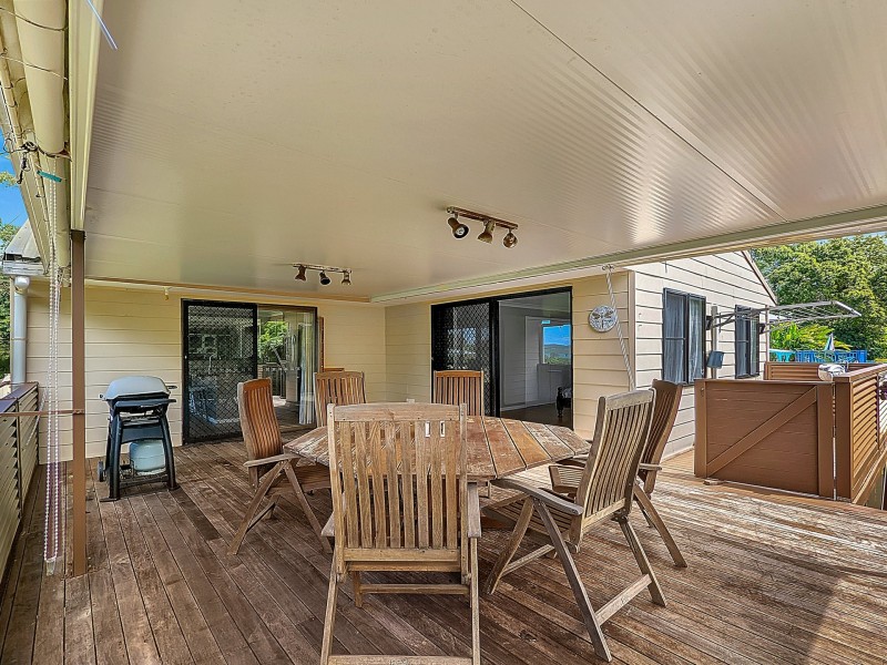 130-132 LUCAS dr, Lamb Island QLD 4184