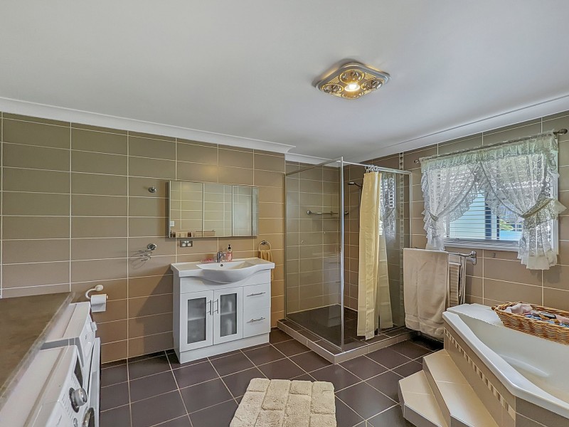 130-132 LUCAS dr, Lamb Island QLD 4184