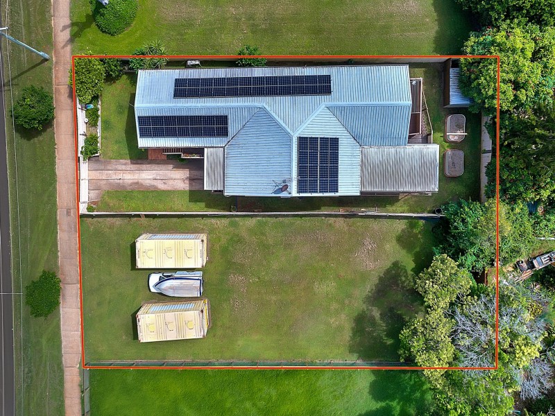 130-132 LUCAS dr, Lamb Island QLD 4184