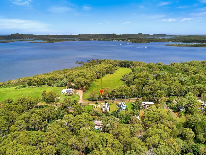 130-132 LUCAS dr, Lamb Island QLD 4184