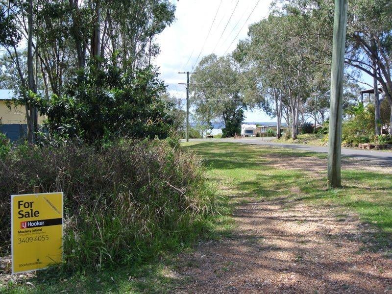 1 Pinetrees Street, Lamb Island QLD 4184