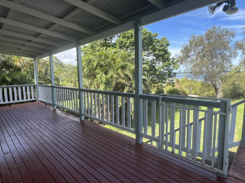63 Beelong St, Macleay Island QLD 4184