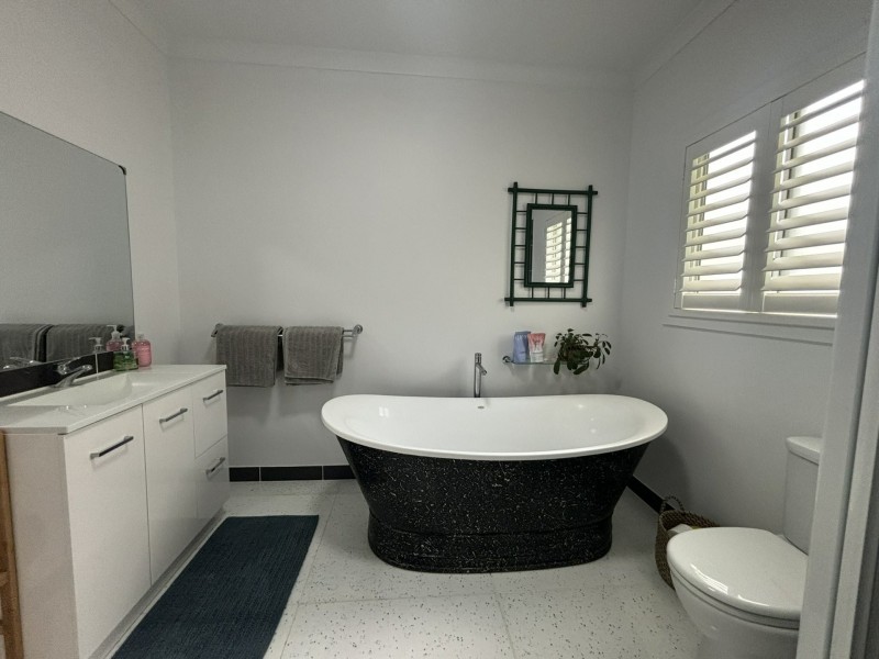 10 Ibis Street, Macleay Island QLD 4184