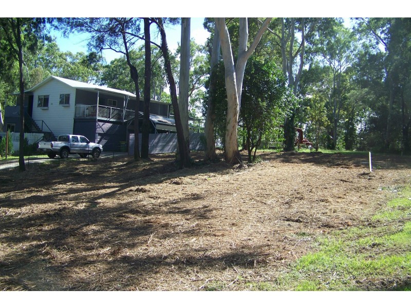 1 NIEL ST, Lamb Island QLD 4184