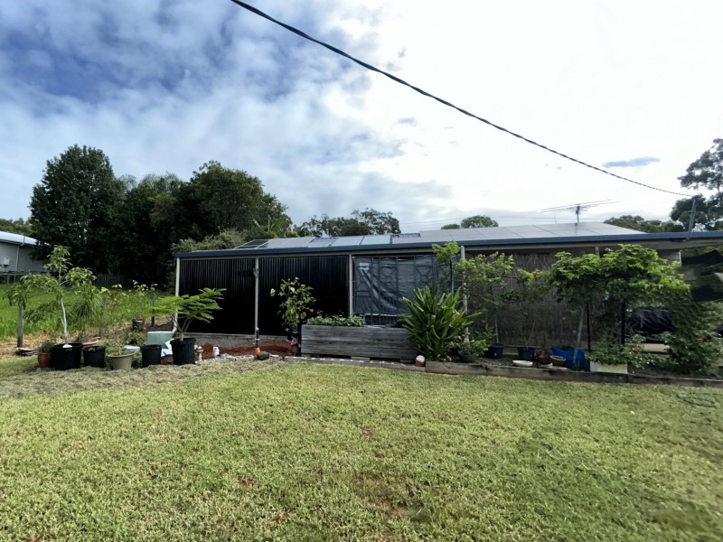 8 Granadilla Street, Macleay Island QLD 4184