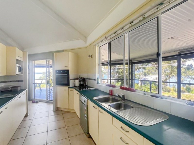 76 Beelong Street, Macleay Island QLD 4184
