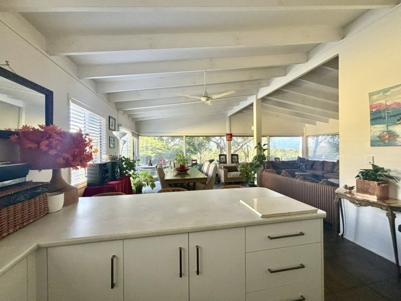 52 Treasure Island Avenue, Karragarra Island QLD 4184