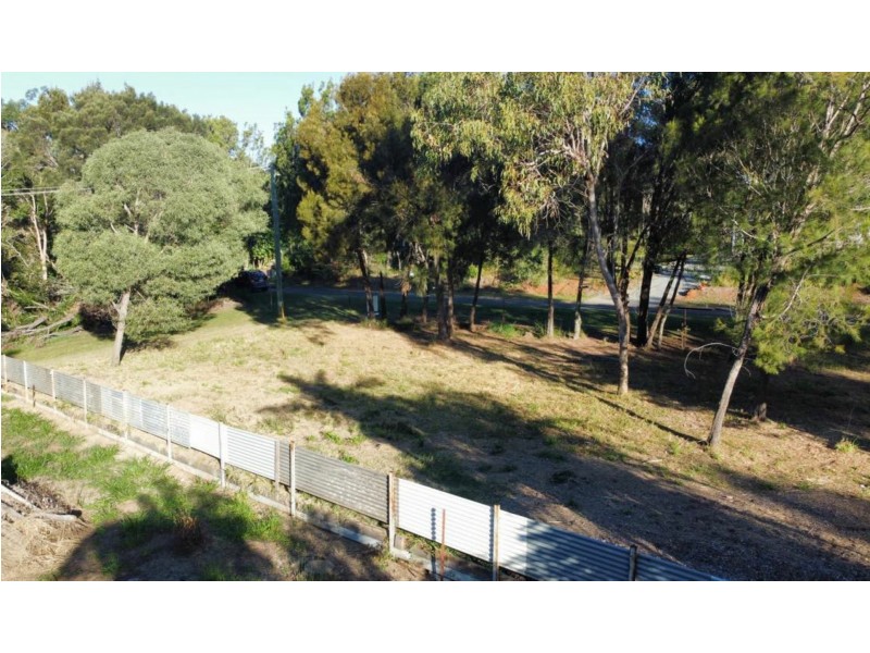 1 Rhodes Street, Macleay Island QLD 4184