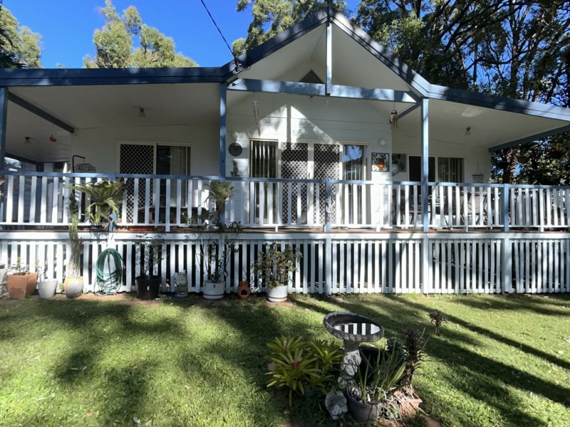 4 Noogie Street, Macleay Island QLD 4184