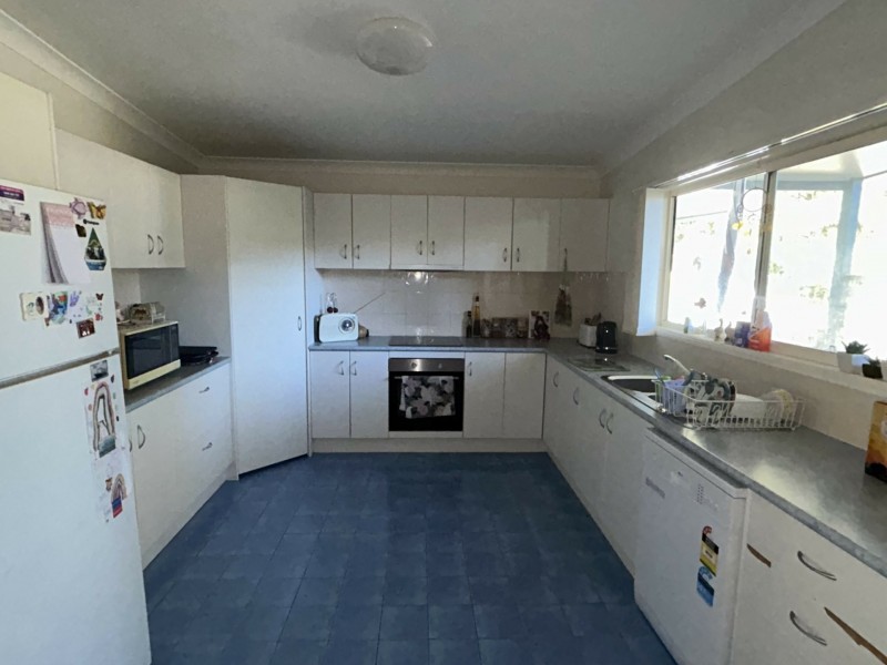 4 Noogie Street, Macleay Island QLD 4184