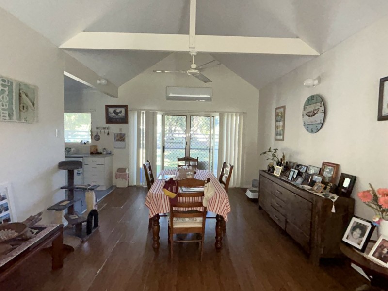 4 Noogie Street, Macleay Island QLD 4184