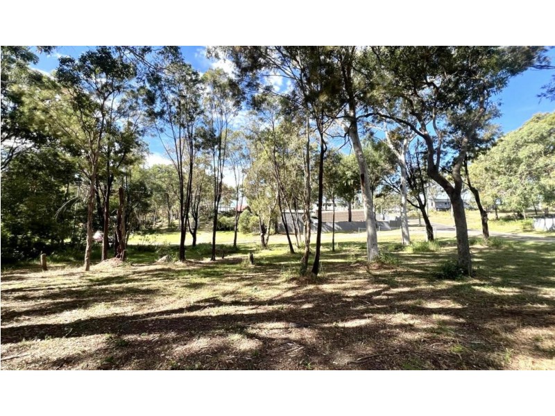 9 Oomool Street, Macleay Island QLD 4184