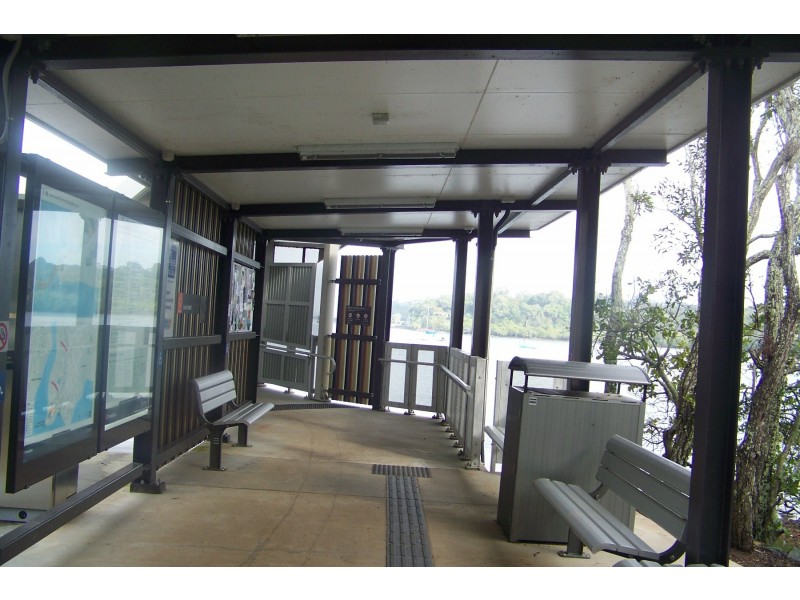 74 LUCAS Dr, Lamb Island QLD 4184