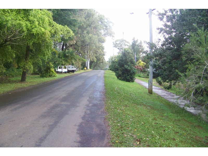 74 LUCAS Dr, Lamb Island QLD 4184