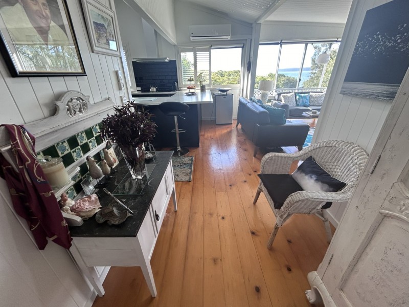9 Boat Harbour Avenue, Macleay Island QLD 4184