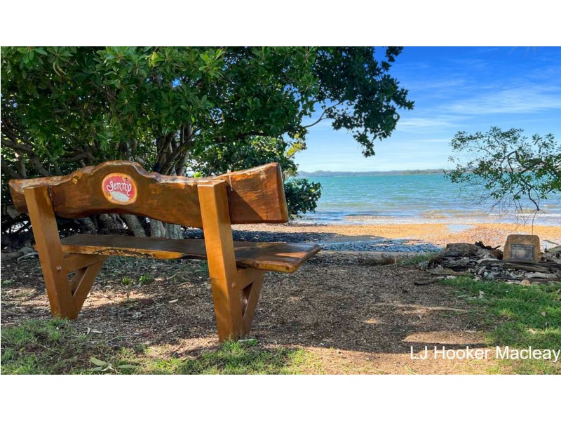 13 Coorong Street, Macleay Island QLD 4184