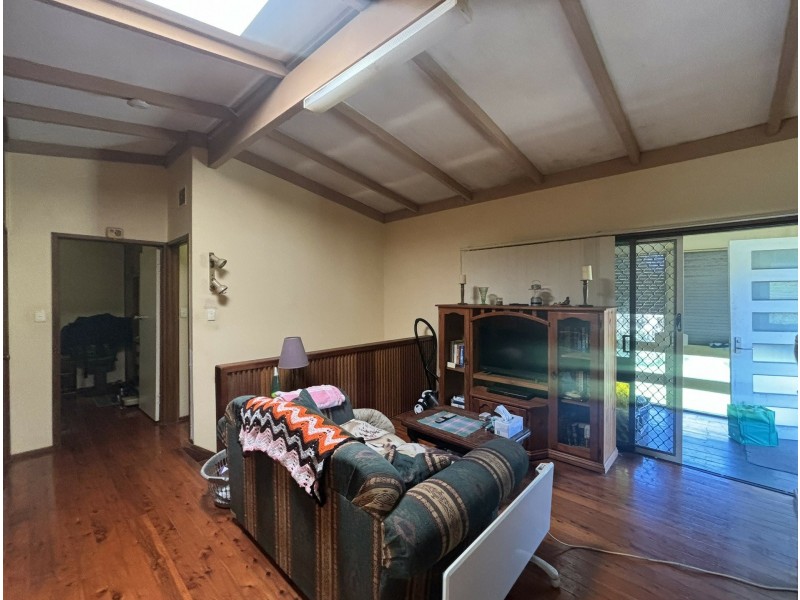 22-24 Pine ave, Lamb Island QLD 4184
