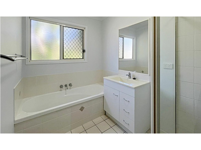 60 Francis Road, Macleay Island QLD 4184