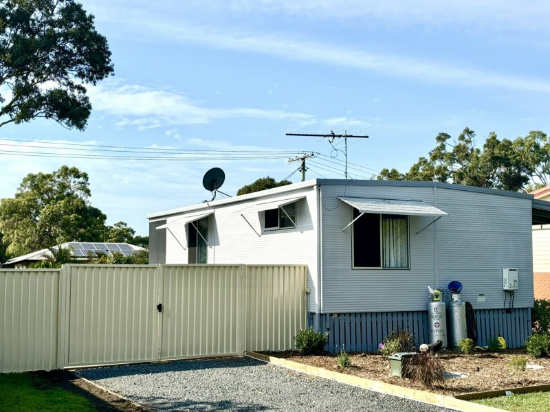 8 Glen Street, Macleay Island QLD 4184