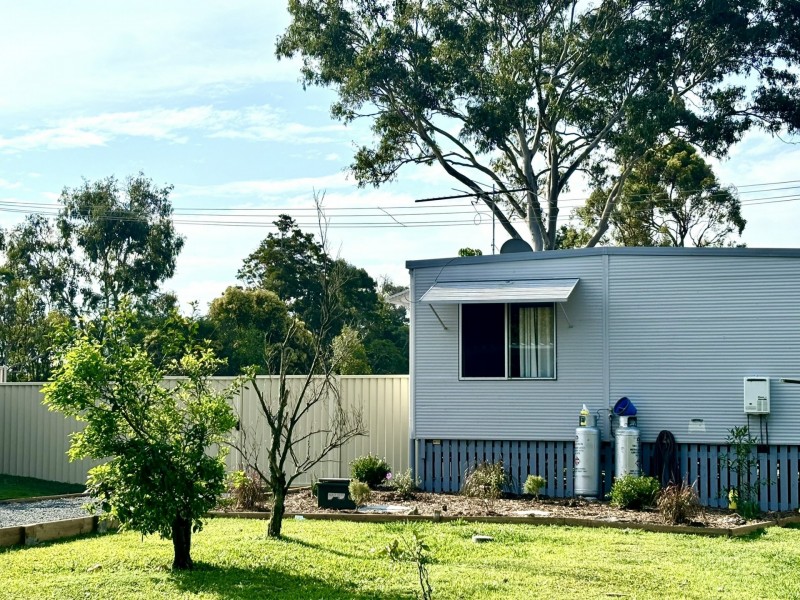 8 Glen Street, Macleay Island QLD 4184