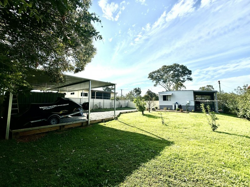 8 Glen Street, Macleay Island QLD 4184