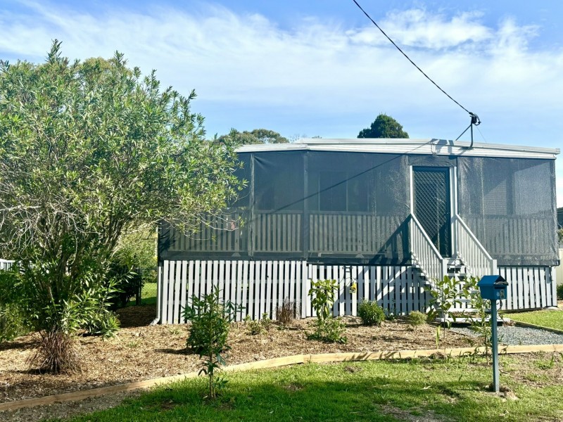 8 Glen Street, Macleay Island QLD 4184
