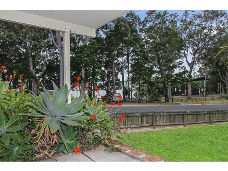 80-82 Coondooroopa Drive, Macleay Island QLD 4184