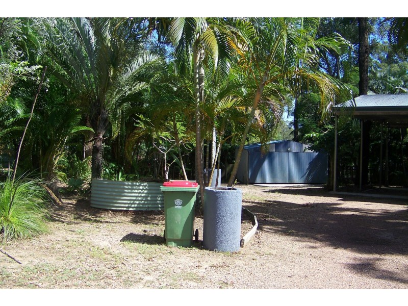 10 Peace St, Lamb Island QLD 4184