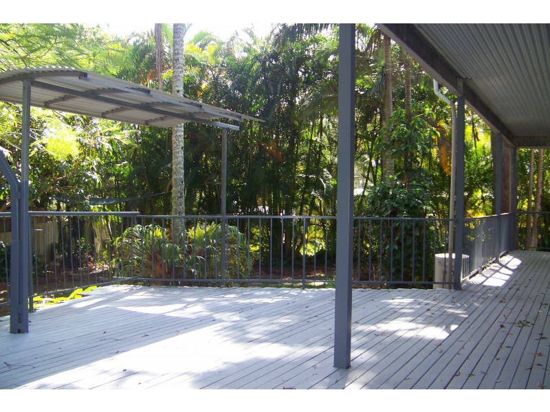 10 Peace St, Lamb Island QLD 4184