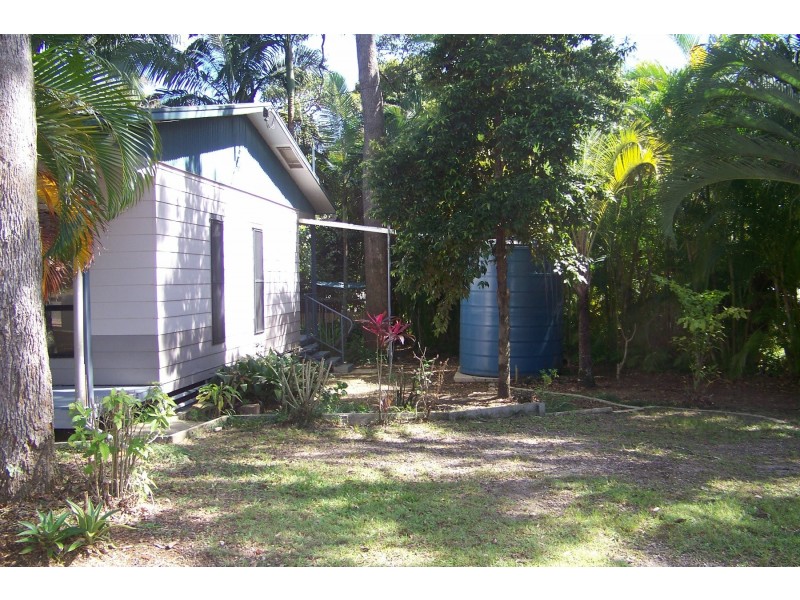 10 Peace St, Lamb Island QLD 4184